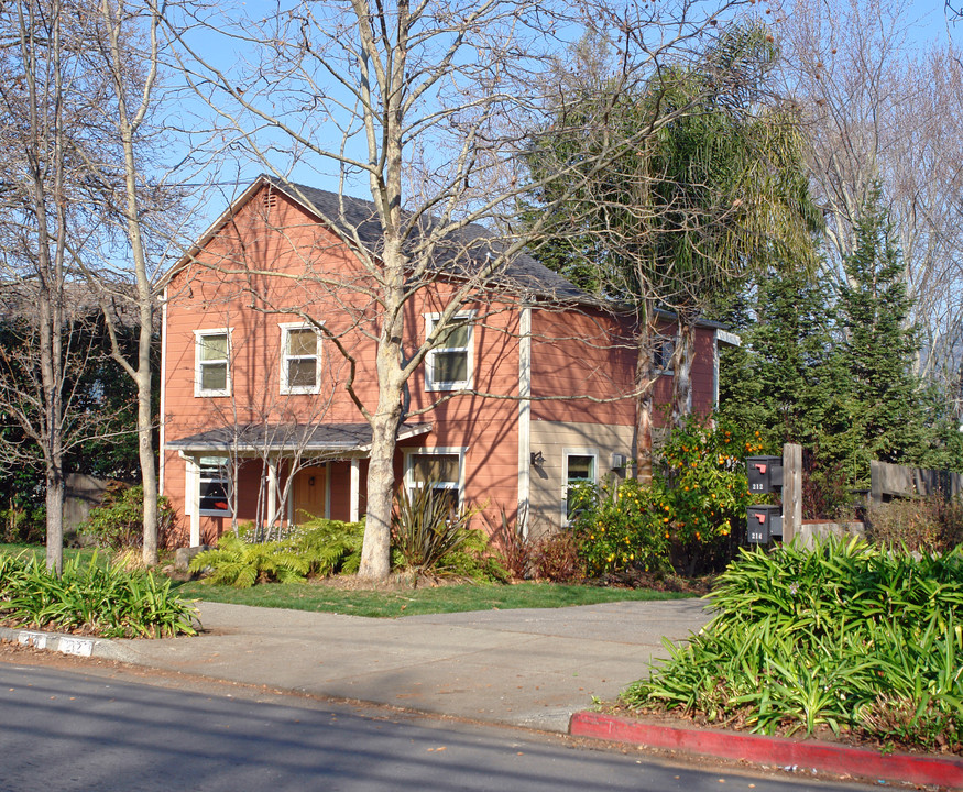 212 Woodland Ave in San Rafael, CA - Foto de edificio