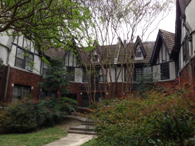 Tudor Mansion in Memphis, TN - Foto de edificio - Building Photo