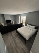 4640 Koval Ln in Las Vegas, NV - Foto de edificio - Building Photo