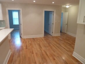 109-20 Queens Blvd in Queens, NY - Building Photo - Building Photo