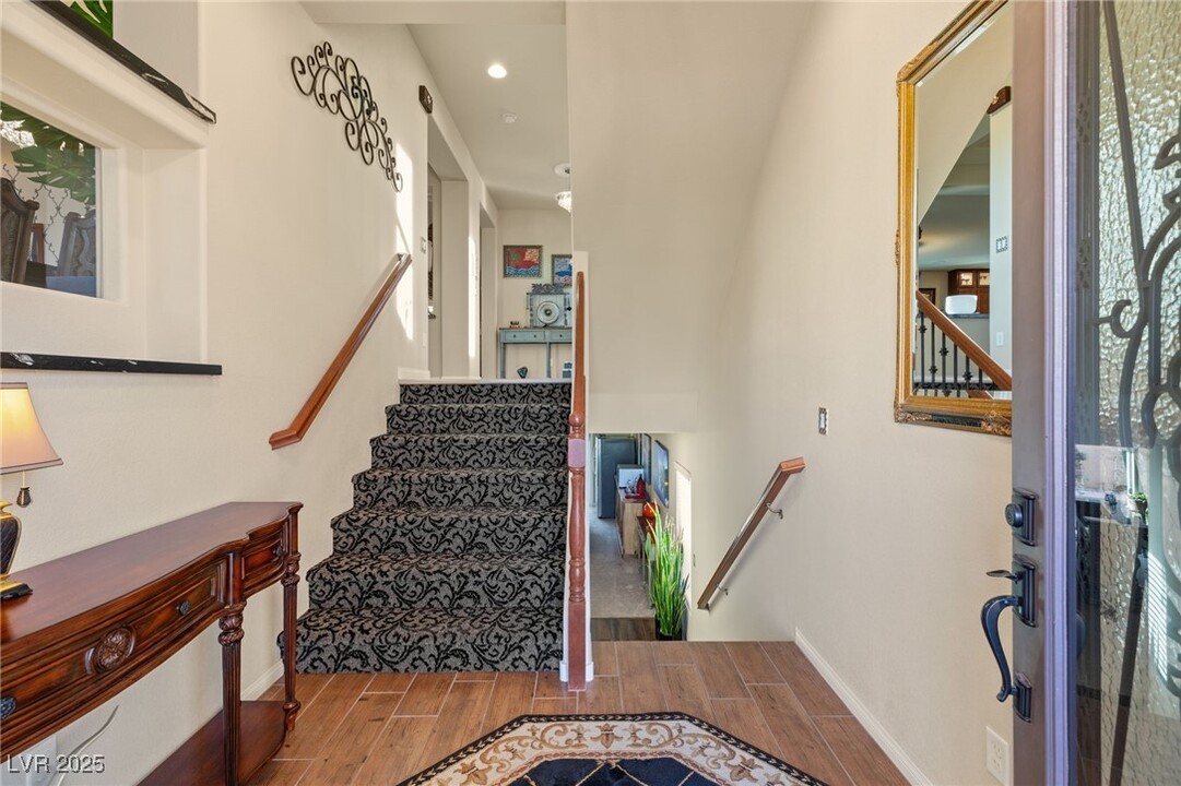 6595 Creekside Cellars Ct in Las Vegas, NV - Foto de edificio