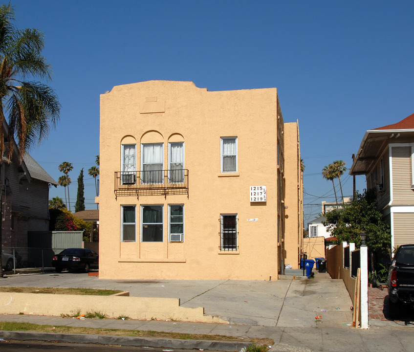 1215 Elden Ave in Los Angeles, CA - Foto de edificio