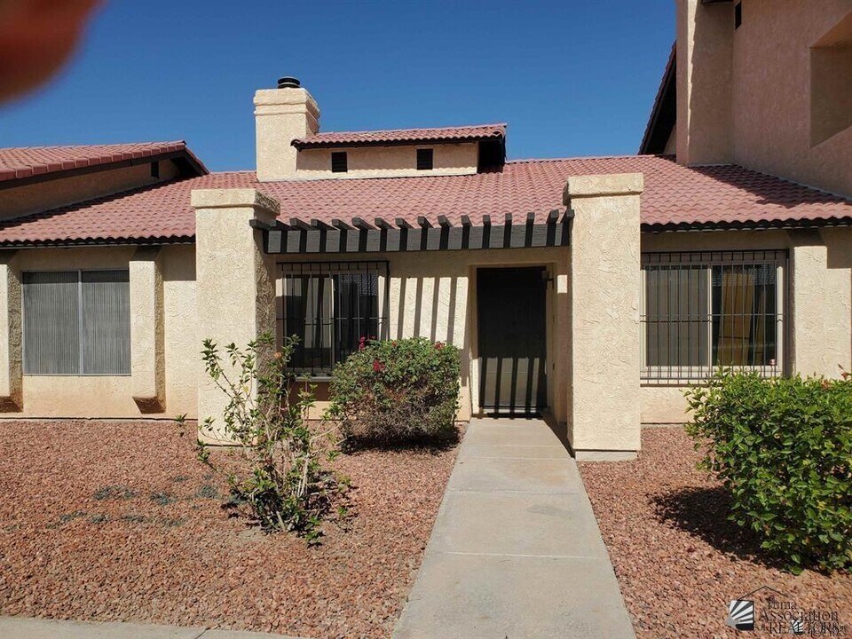 2045 S 14th Ave in Yuma, AZ - Building Photo
