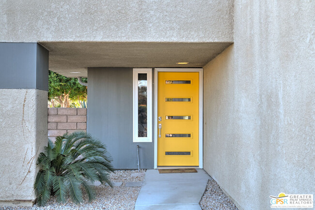 1589 Sunflower Ct N in Palm Springs, CA - Foto de edificio - Building Photo