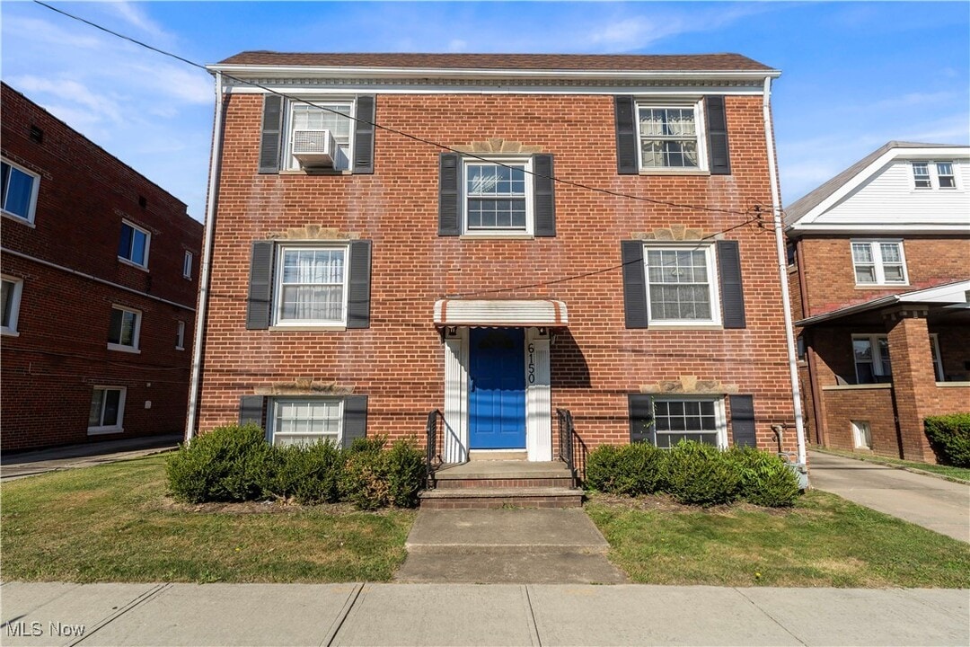 6150 Ridge Rd in Parma, OH - Building Photo