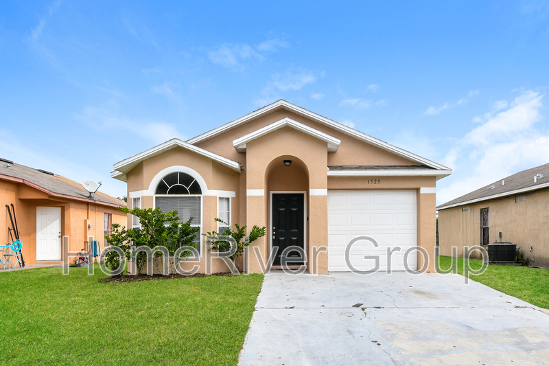 1529 Ridge Pointe Dr in Orlando, FL - Building Photo