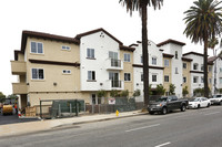 Winnetka Senior Apartments in Canoga Park, CA - Foto de edificio - Building Photo