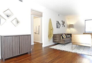 Riverside Villas in Sacramento, CA - Building Photo - Building Photo