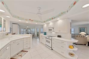 9517 Gulf Shore Dr-Unit -402 in Naples, FL - Building Photo - Building Photo