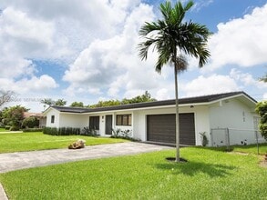 8790 SW 85th St in Miami, FL - Foto de edificio - Building Photo