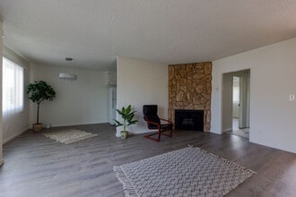 1525 S Saltair Ave in Los Angeles, CA - Foto de edificio - Building Photo