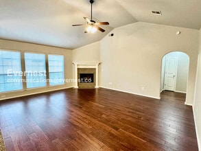 8916 N 155th E Ave in Owasso, OK - Foto de edificio - Building Photo