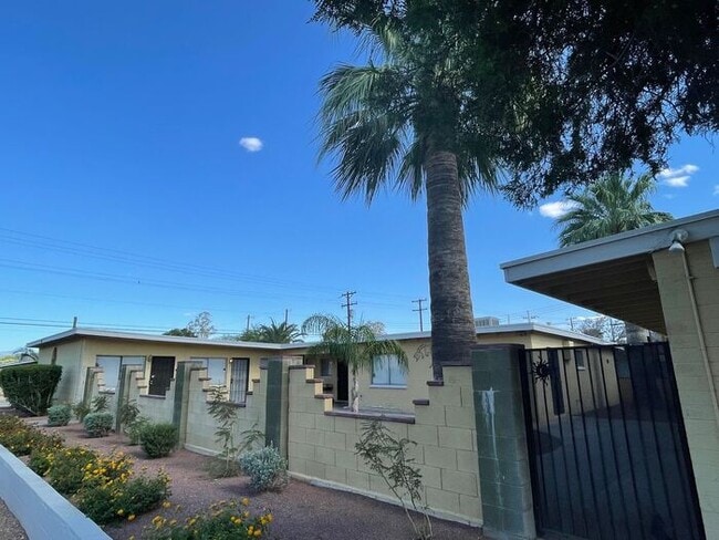 property at 201 W Kelso St