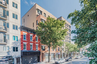 695 Grand St in Brooklyn, NY - Building Photo - Building Photo