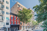 695 Grand St in Brooklyn, NY - Foto de edificio - Building Photo