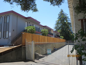 The Redwoods in East Palo Alto, CA - Building Photo - Building Photo