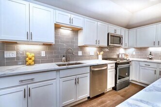 7 Hillside Ave, Unit 3 in Medford, MA - Building Photo - Building Photo