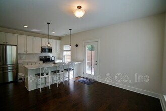 110 W Mill Dr in Nashville, TN - Building Photo - Building Photo