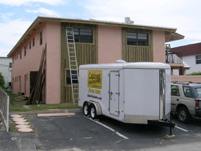 108 Claremont Ln in Palm Beach Shores, FL - Foto de edificio - Building Photo