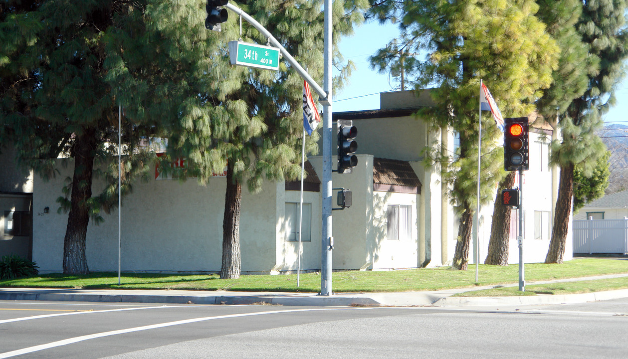 Granada-Victoria Apartments in San Bernardino, CA - Building Photo