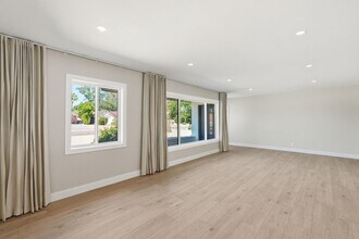 6819 E Paradise Pkwy in Scottsdale, AZ - Building Photo - Building Photo