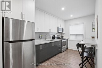 595 St Clair Ave W in Toronto, ON - Building Photo - Building Photo