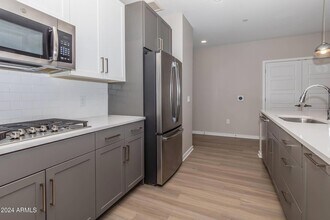 777 E Stella Ln, Unit 1 in Phoenix, AZ - Building Photo - Building Photo