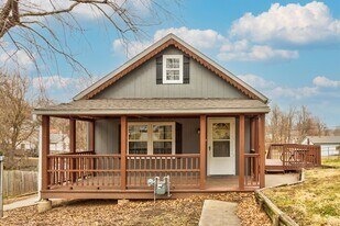 1112 Quincy St in Leavenworth, KS - Building Photo