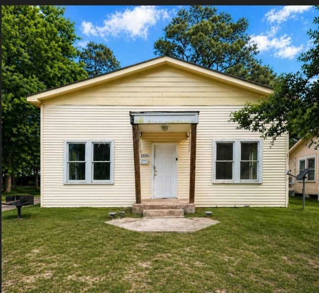 property at 2550 Pierce St