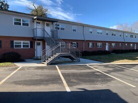 216 Mayberry Ave in Mount Airy, NC - Building Photo