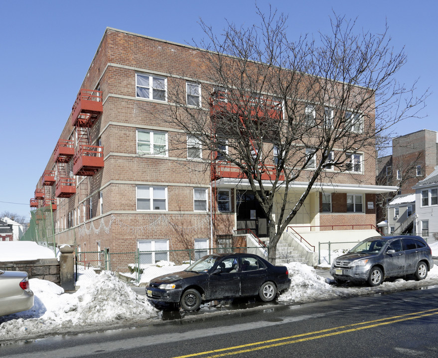 Broadway Gardens in Paterson, NJ - Building Photo