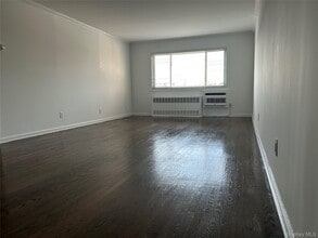 104 Dawson Ln in Jericho, NY - Building Photo - Building Photo