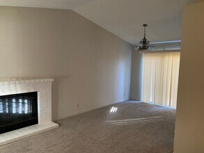 369 Limerick Way in Vacaville, CA - Building Photo - Building Photo