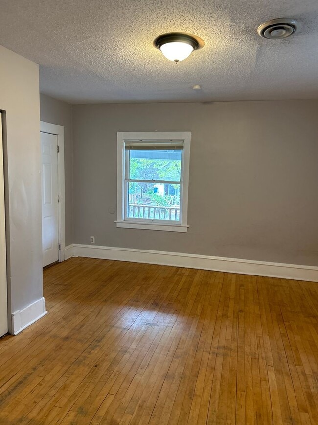 1906 Pierce St NE in Minneapolis, MN - Building Photo - Building Photo