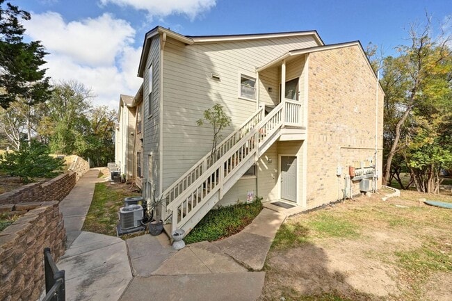 2450 Wickersham Ln in Austin, TX - Building Photo - Building Photo