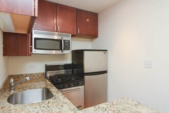630 W Wrightwood Ave in Chicago, IL - Foto de edificio - Building Photo