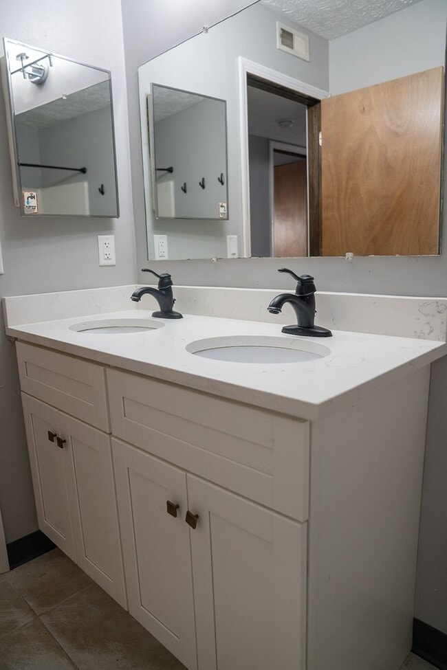 81-93-93 Chittenden Ave in Columbus, OH - Building Photo - Building Photo