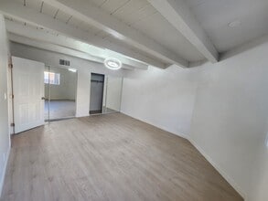 9322 Cayuga Ave in Sun Valley, CA - Building Photo - Building Photo