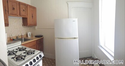 349 Pleasant St, Unit A1-14 in Malden, MA - Foto de edificio - Building Photo