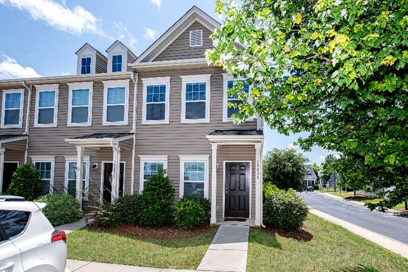 13406 Calloway Glen Dr in Charlotte, NC - Building Photo