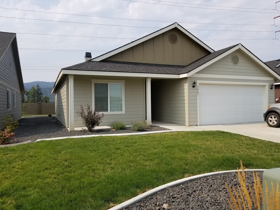 7867 W Kayak Ct in Rathdrum, ID - Building Photo