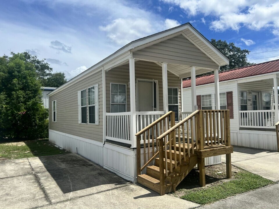 1106 Chicago Bulls St in Avon Park, FL - Building Photo