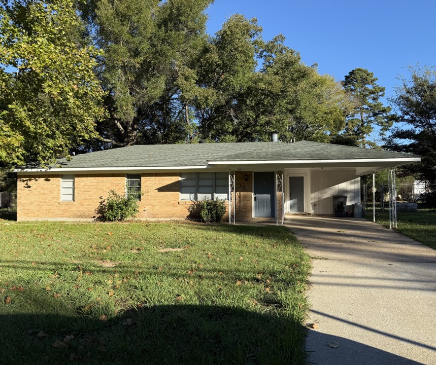 170 Flournoy Lucas Rd in Shreveport, LA - Foto de edificio