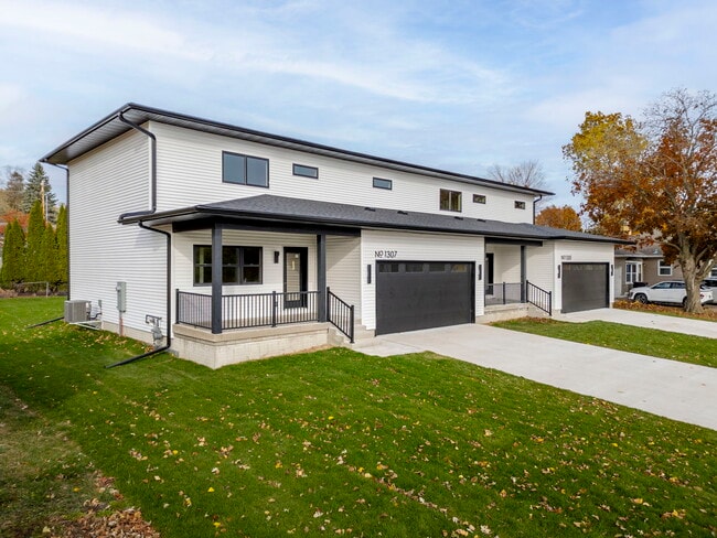 property at 1305 W 19th St