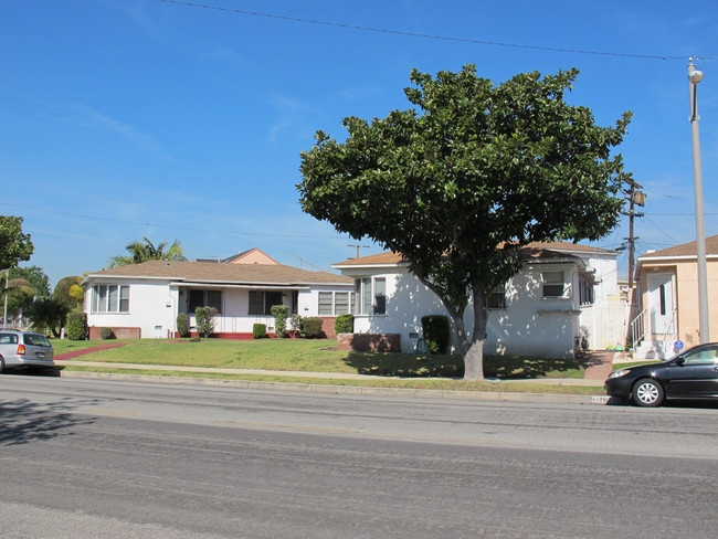 2301 W 80th St in Inglewood, CA - Building Photo - Building Photo