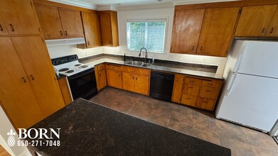 2005 Howard Ave in San Carlos, CA - Building Photo - Building Photo