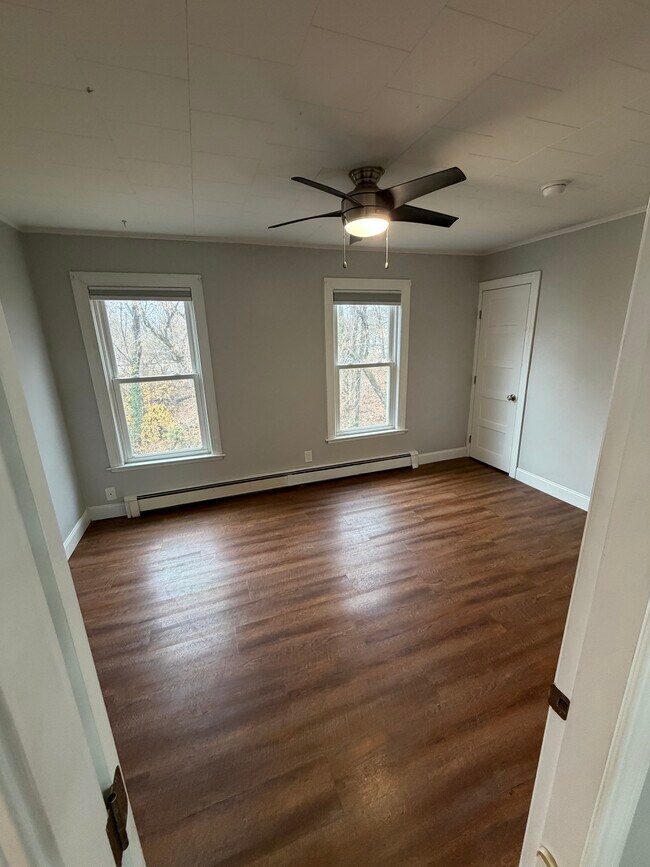 15 Essex St, Unit 2nd floor in Dover, NH - Building Photo - Building Photo