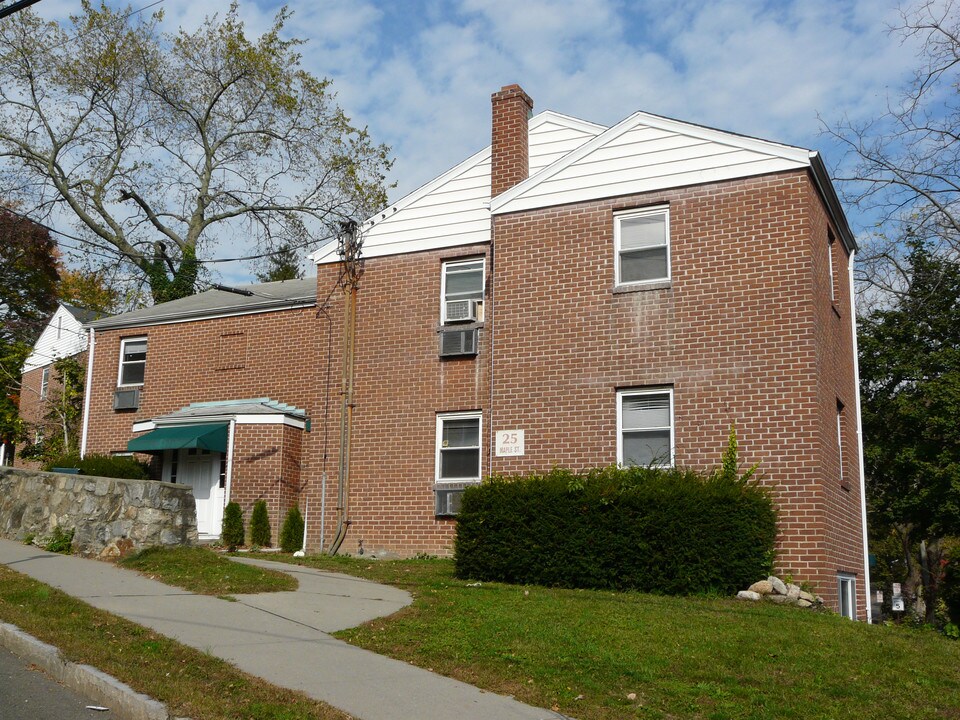 25 Maple St in Norwalk, CT - Building Photo