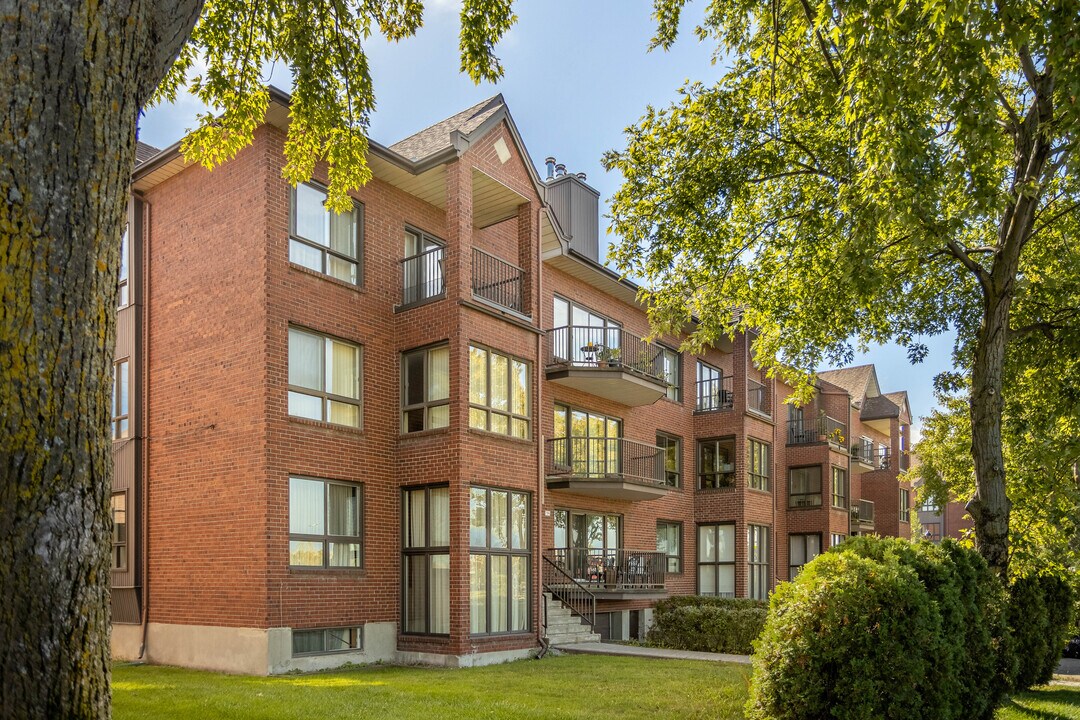 7580 Maurice-Duplessis Boul in Montréal, QC - Building Photo