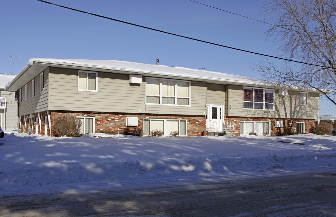 40 Congress St E in Maple Lake, MN - Building Photo